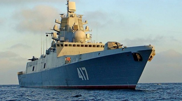 Британский фрегат сопроводил русский военный корабль в Северном море