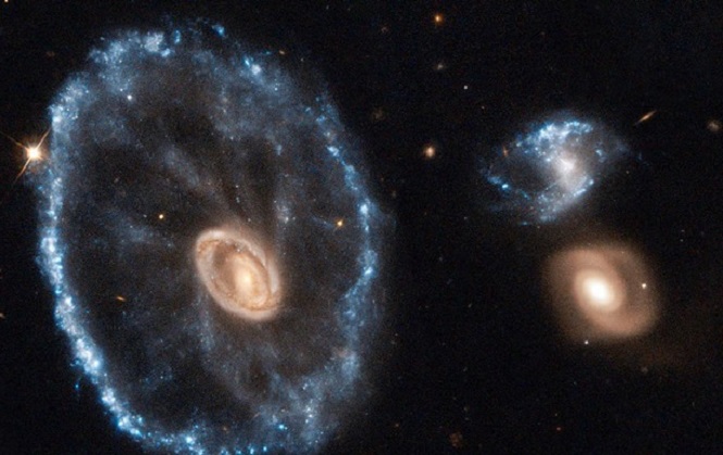 В NASA показали галактику Колесо Телеги