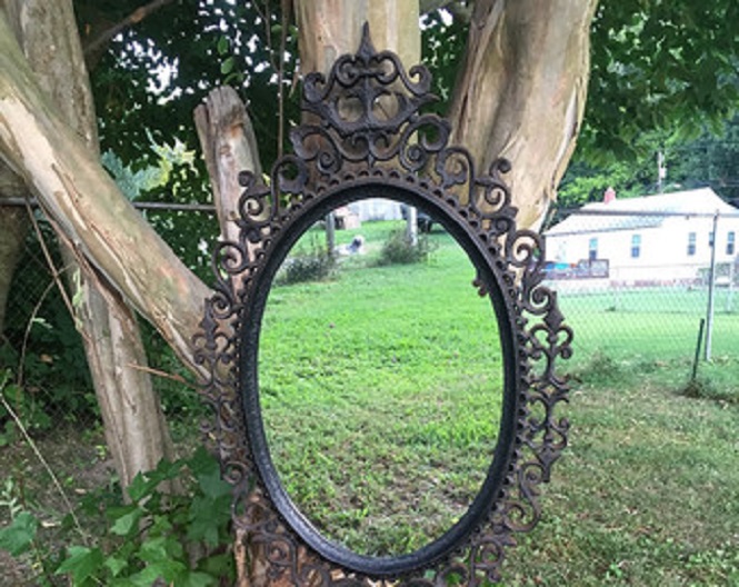 Мистическое старинное зеркало