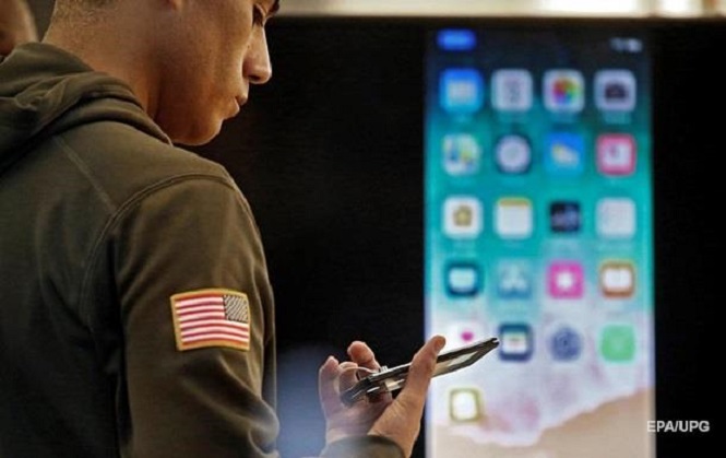 Apple вдвое уменьшает производство iPhone X