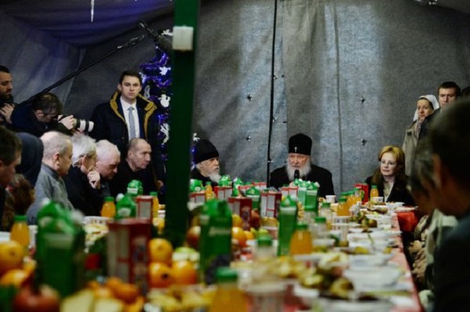 Патриарх Кирилл поздравит с Рождеством бездомных в «Ангаре спасения»