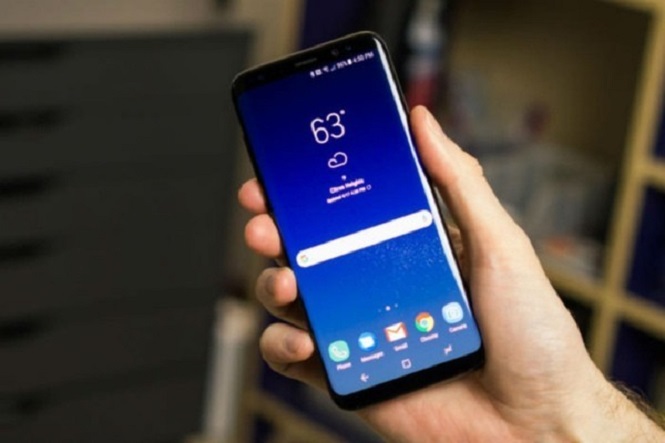 На CES 2018 Самсунг презентовал складной смартфон Galaxy X