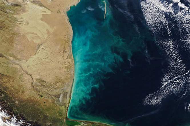 NASA опубликовало фото «молочных вихрей» в водах Каспия