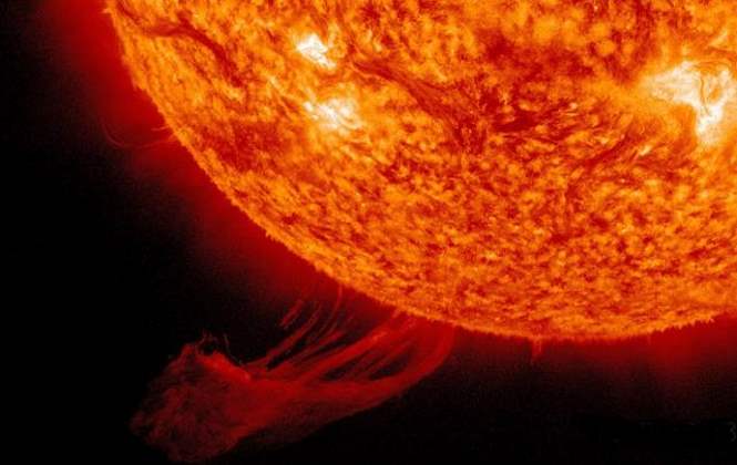 Выброс плазмы на Солнце повлияет в четверг на магнитное поле Земли