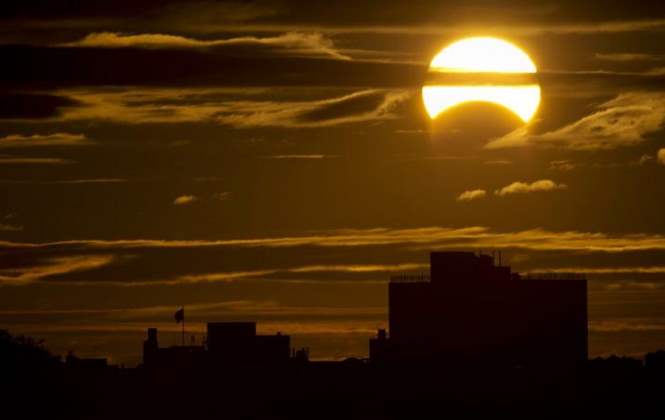 Астрологи назвали ближайшее солнечное затмение судьбоноснымАстрологи назвали ближайшее солнечное затмение судьбоносным