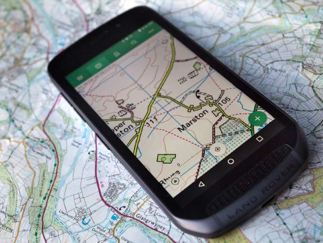 Ягуар Ленд Ровер выпустила водонепроницаемый смартфон Explore за €600