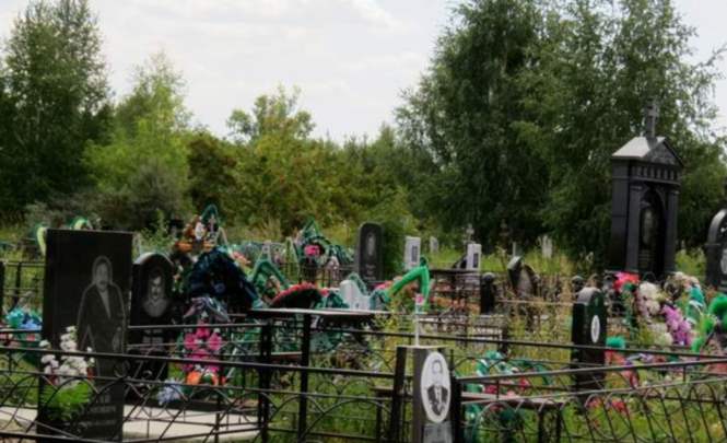 Странные вещи происходят на кладбище Сыктывкара