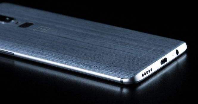 Смартфон OnePlus 6 показался без железного корпуса на инсайдерских фото