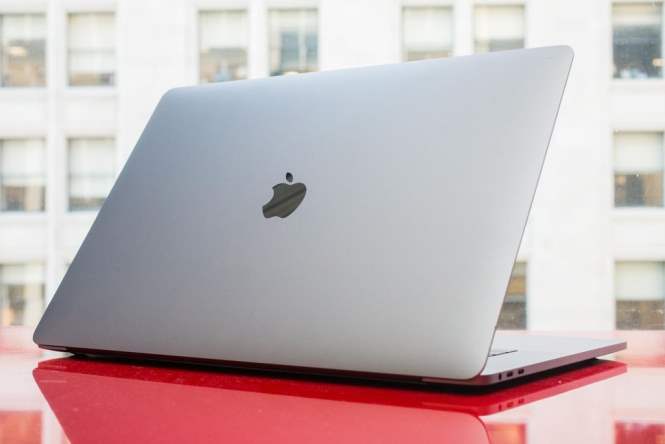 В Apple запатентовали новый ноутбук с экраном вместо обычной клавиатуры