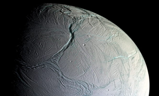 Специалисты выяснили, смогут ли земные бактерии жить на спутнике Сатурна