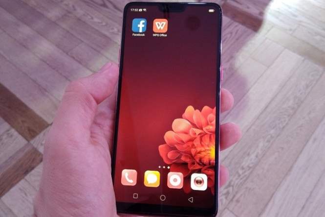 В РФ выходит смартфон Oppo F7 с 25-мегапиксельной селфи-камерой