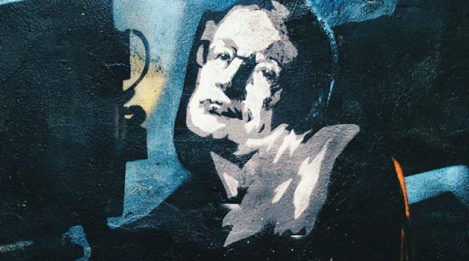 Живописцы нарисовали граффити со Стивеном Хокингом в Санкт-Петербурге в честь Дня космонавтики