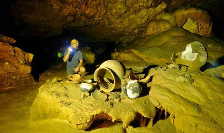 Артефакты пещеры Актун-Туничиль-Мукналь в Белизе