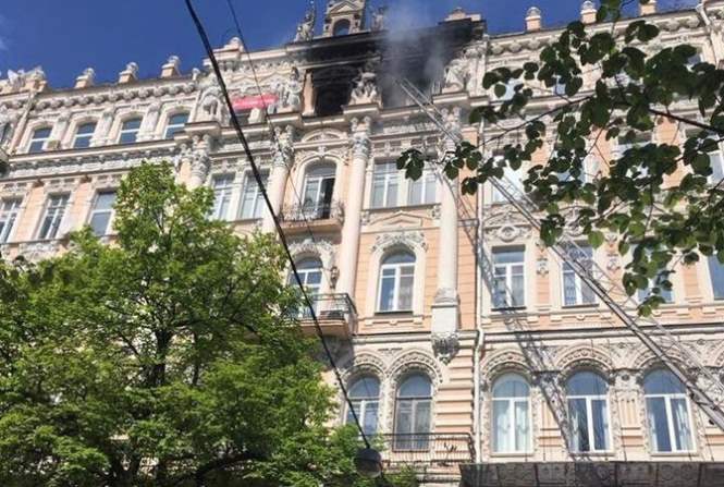 В доме на Городецкого в центре столицы Украины появился пожар