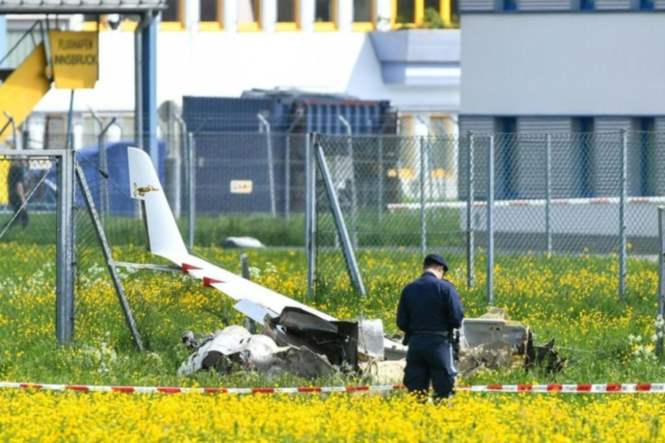 Два человека погибли при крушении мотопланера в Австрии