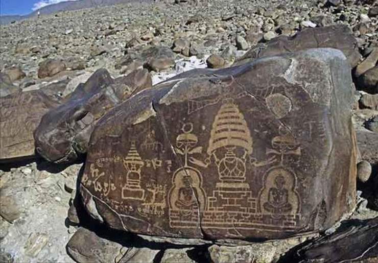 Наскальные рисунки – петроглифы, доказывающие контакты древних людей и пришельцев