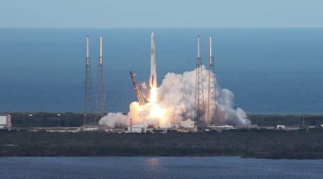 SpaceX передала об успешном приземлении корабля Dragon после миссии на МКС