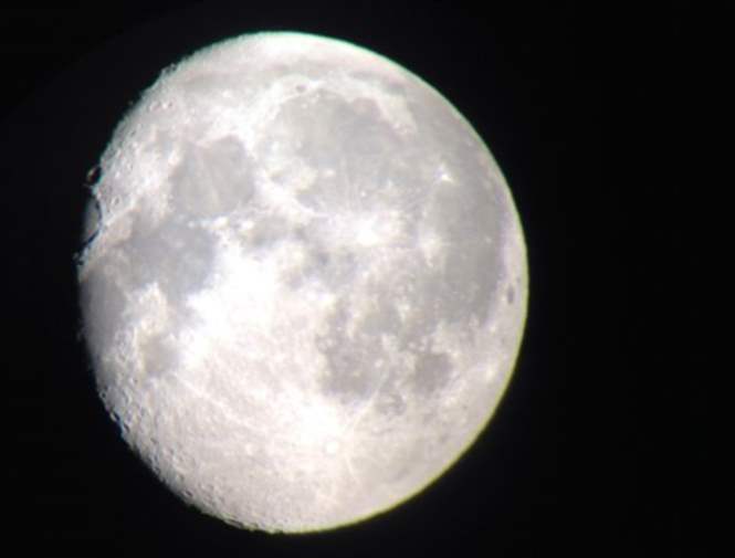 Космонавт снял необычное видео лунного заката с борта МКС