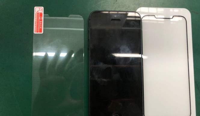Olixar в сети интернет показала защитное стекло для телефона iPhone SE 2
