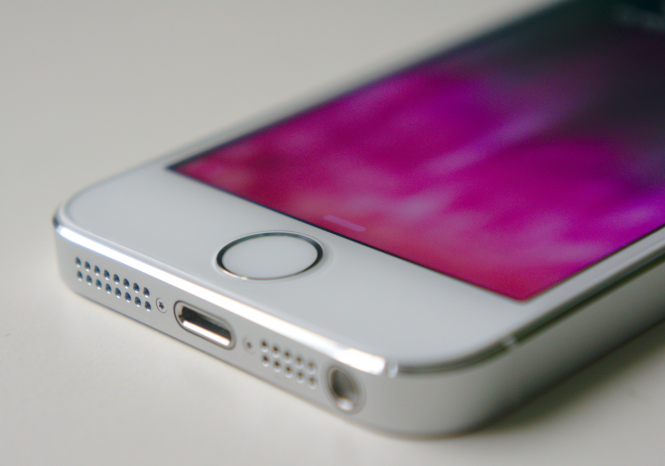Apple представит смартфон iPhone SE 2-го поколения в начале осени