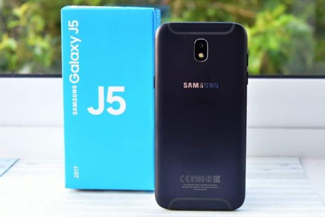 Смартфон Самсунг Galaxy J5 резко упал в цене в РФ