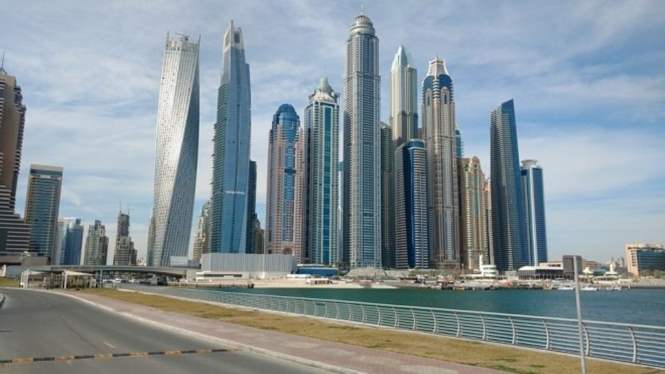 Пожар в небоскребе в Дубае: Находившиеся в многоэтажном здании люди эвакуированы