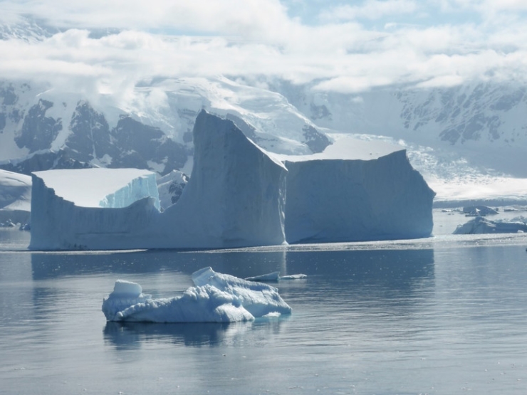 Льды Антарктиды тают катастрофически быстро