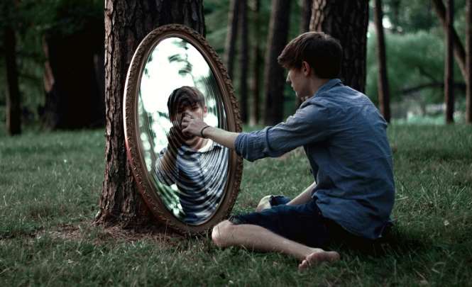 Странное отражение в зеркале