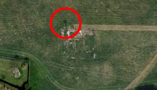 Огромный призрак на снимке заброшенного аэродрома