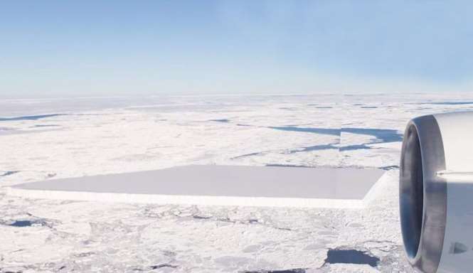 НАСА подтвердило наличие на поверхности Антарктиды прямоугольного айсберга