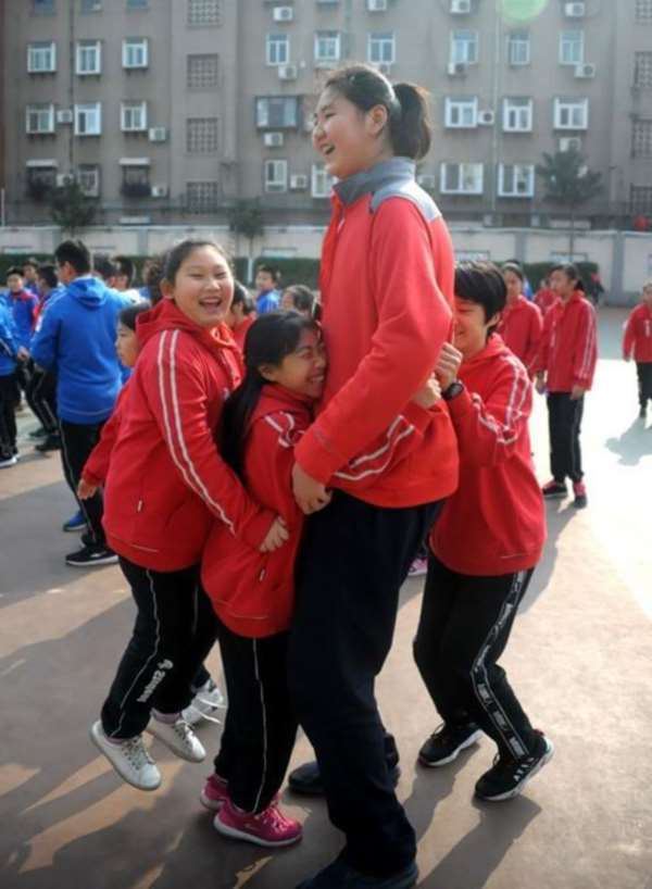 11-летняя великанша из Китая