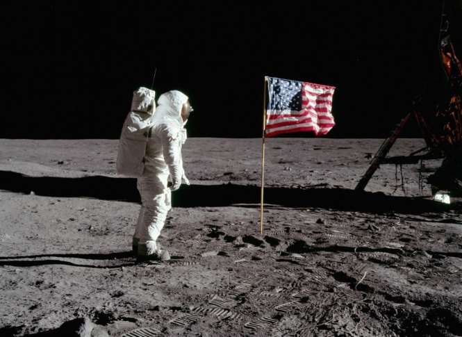NASA будет изучать Луну усилиями частных компаний