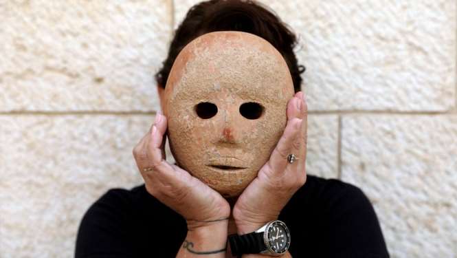 Найдена уникальная каменная маска, которой тысячи лет