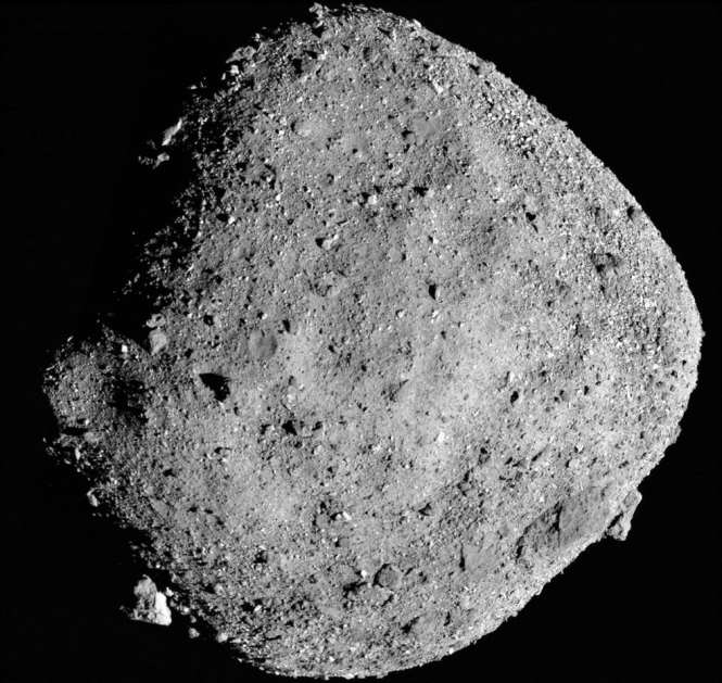 Зонд OSIRIS-REx нашел воду на астероиде Бенну