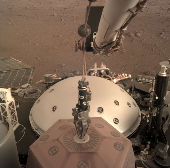 На поверхности Марса впервые установлен сейсмометр