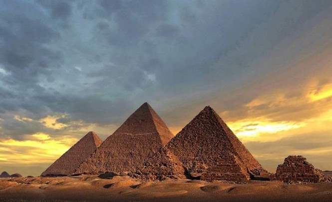 Утомительно и не безопасно посещать египетские пирамиды
