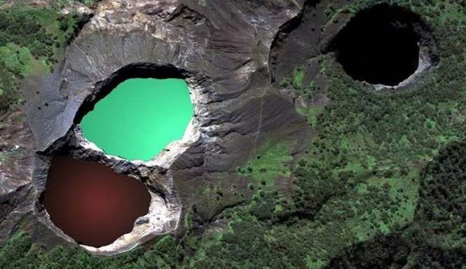Сказочные озера с постоянно меняющей цвет водой