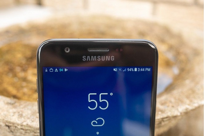 В глобальной паутине появилась фотография флагманского телефона Самсунг Galaxy S10+