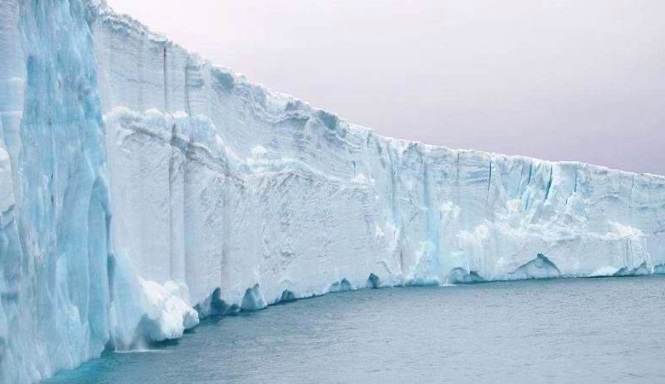Сторонники плоской Земли считают, что ледяная стена опоясывает планету