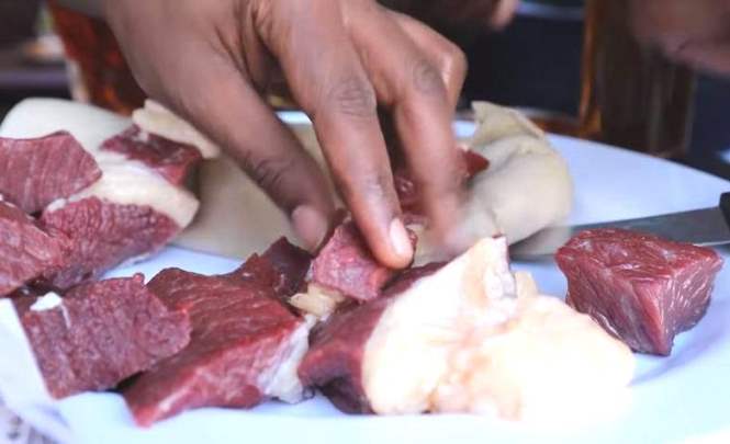 Жителей Эфиопии обожают сырое мясо