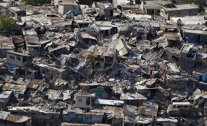 Странный случай Эвана Манси, 27 дней пролежавшего под завалами на Гаити
