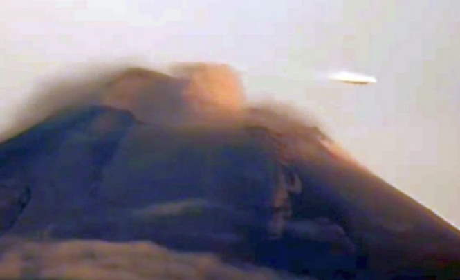 Над вулканом Попокатепетль заметили дискообразный НЛО