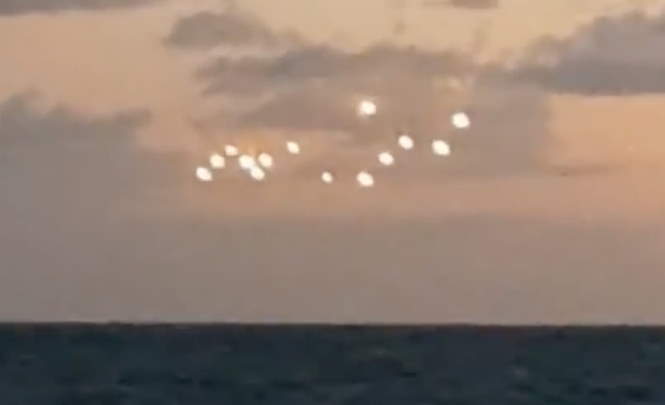 Опубликован снимок с флотом НЛО над Северной Атлантикой