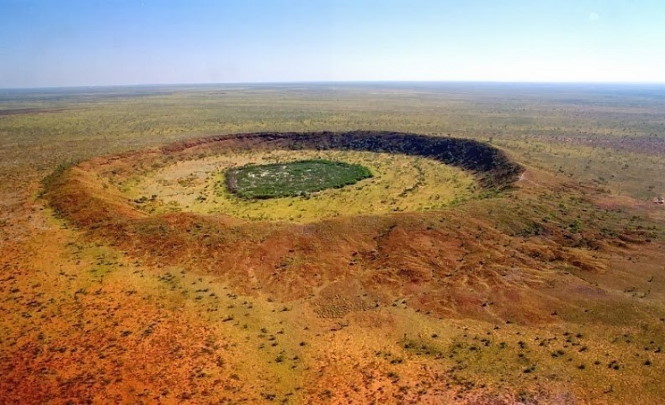 происхождение австралийского кратера «Вулф-Крик»
