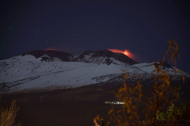 Этна усилила извержение