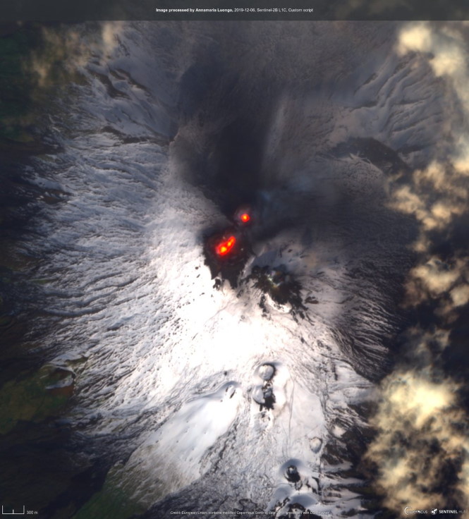 Этна усилила извержение