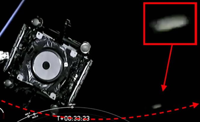 Рядом со спутником SpaceX пролетел НЛО