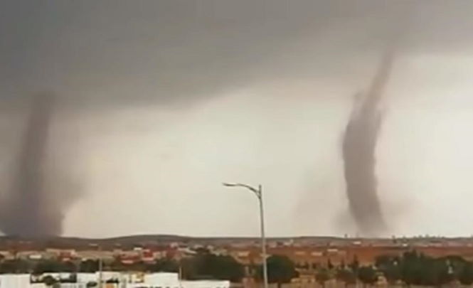 Жители Марокко запечатлели на видео «наступление» гигантских торнадо