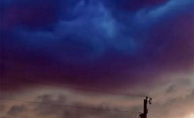 Зловещее голубое облако сняли над Техасом 