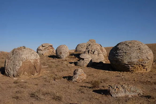 Кто разбросал по всему миру огромные каменные шары